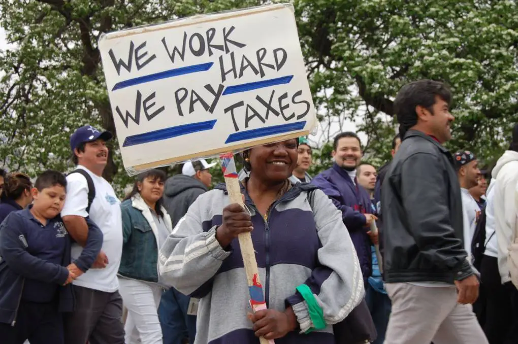 Do Undocumented Immigrants Pay Taxes? (with Lesson Plan ...